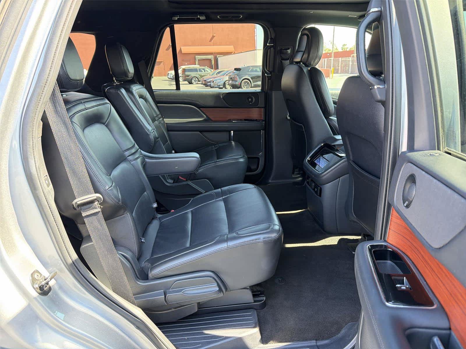 Used 2024 Lincoln Navigator Premiere AWD/4WD image 14