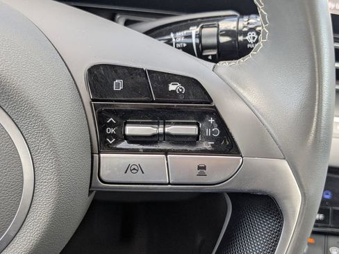 Used 2025 Hyundai Elantra SEL FWD image 31