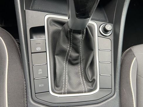 Used 2025 Volkswagen Jetta Sport FWD image 29