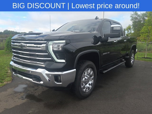 Used 2025 Chevrolet Silverado 2500 LTZ AWD/4WD image 2