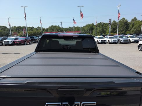 Used 2022 GMC Sierra 1500 Elevation w/ LPO, Elevation Black Package AWD/4WD image 9