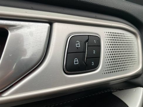 Used 2023 Ford Explorer Limited w/ Limited Technology Package AWD/4WD image 31