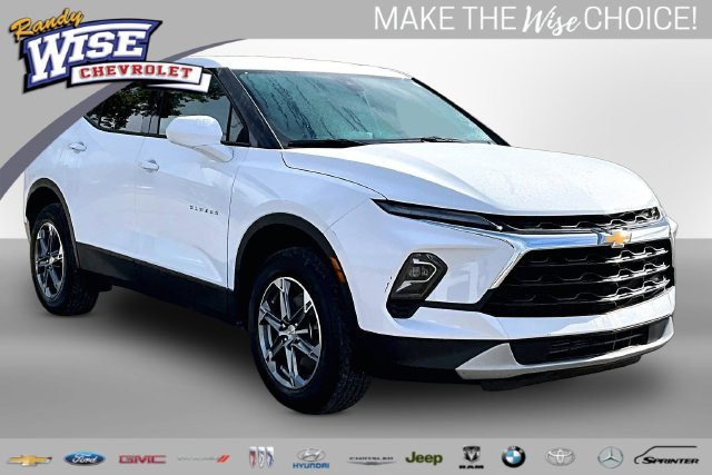 Used 2025 Chevrolet Blazer LT FWD image 1