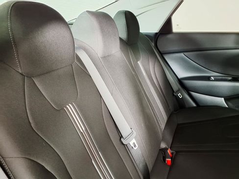 Certified 2021 Hyundai Elantra SEL FWD image 12