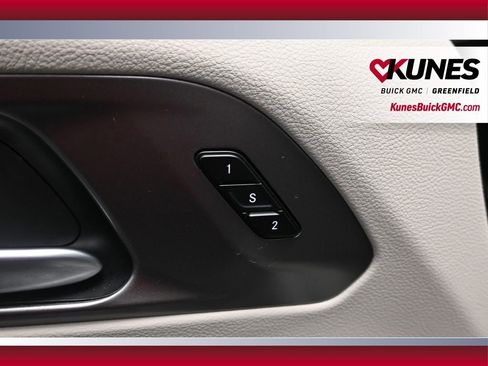 Used 2024 Chrysler Pacifica Select FWD image 28