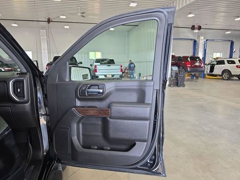 Used 2022 GMC Sierra 1500 SLT w/ SLT Premium Package AWD/4WD image 28