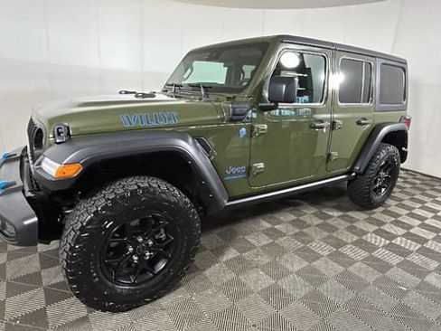 Used 2024 Jeep Wrangler Unlimited AWD/4WD image 6