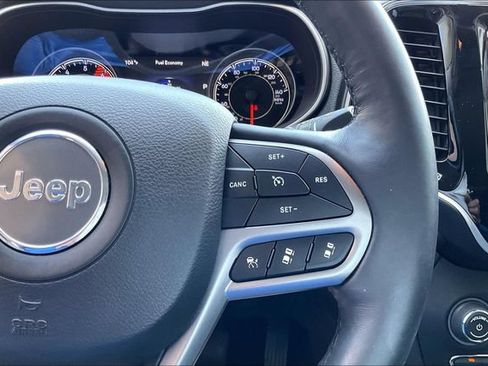 Used 2019 Jeep Cherokee Limited w/ Technology Group FWD image 19