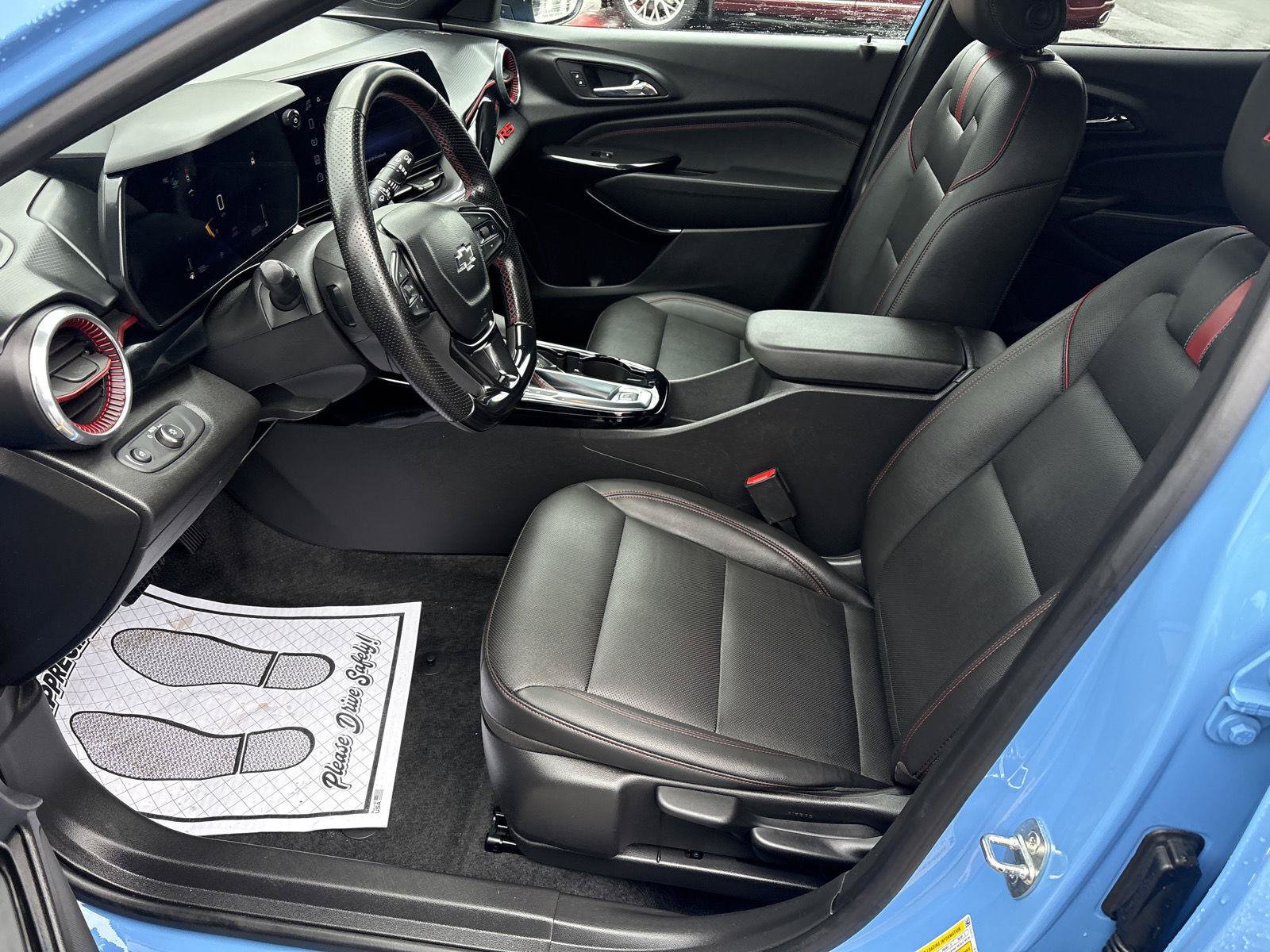Used 2024 Chevrolet Trax RS w/ Sunroof Package FWD image 9