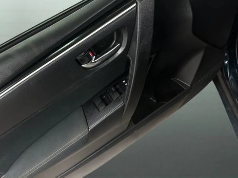 Used 2017 Toyota Corolla LE w/ Carpet Mat Package (TMS) FWD image 17