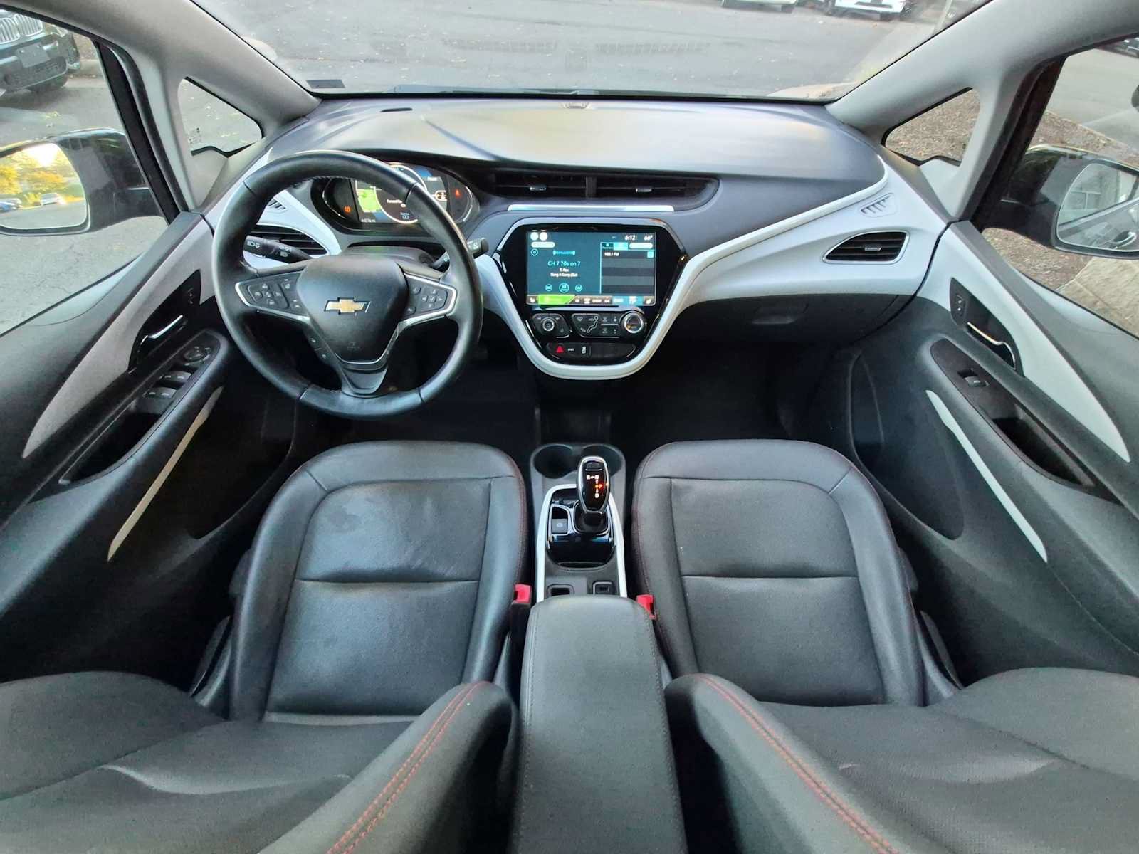 Used 2019 Chevrolet Bolt Premier w/ Infotainment Package FWD image 16