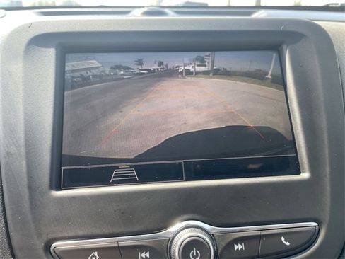 Used 2022 Chevrolet Equinox LS image 14