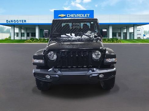 Used 2023 Jeep Gladiator Sport image 4