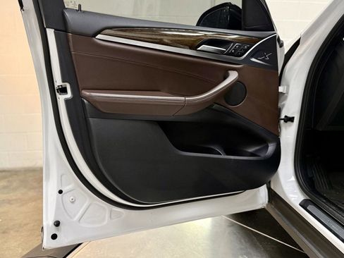 Used 2018 BMW X3 xDrive30i w/ Premium Package image 11