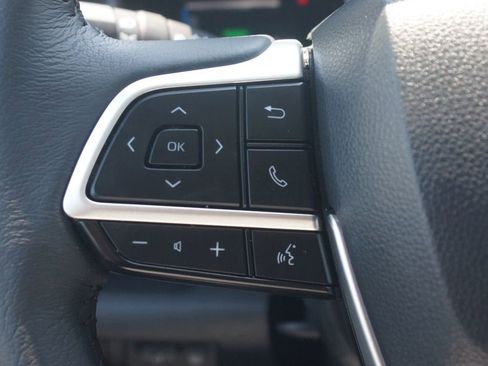 Used 2025 Toyota Sienna XLE w/ XLE Plus Package FWD image 10