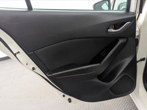 Used 2017 MAZDA MAZDA3 Sport FWD image 14