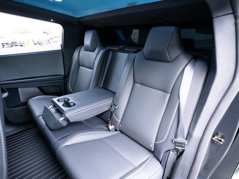 Used 2024 Tesla Cybertruck AWD Crew Cab image 36