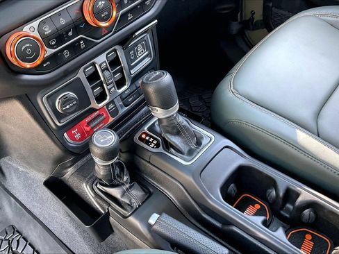 Certified 2025 Jeep Gladiator Mojave w/ Convenience Group AWD/4WD image 30
