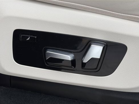 Used 2020 BMW X7 xDrive40i w/ M Sport Package image 17