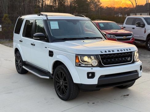 Used 2016 Land Rover LR4 HSE Silver Edition image 3