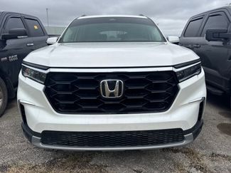 Used 2025 Honda Pilot Touring video 2