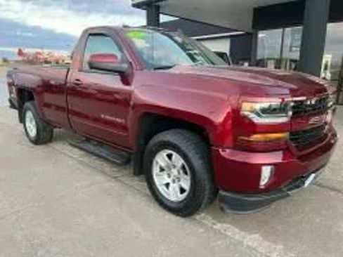 Used 2017 Chevrolet Silverado 1500 LT w/ LT Convenience Package image 6