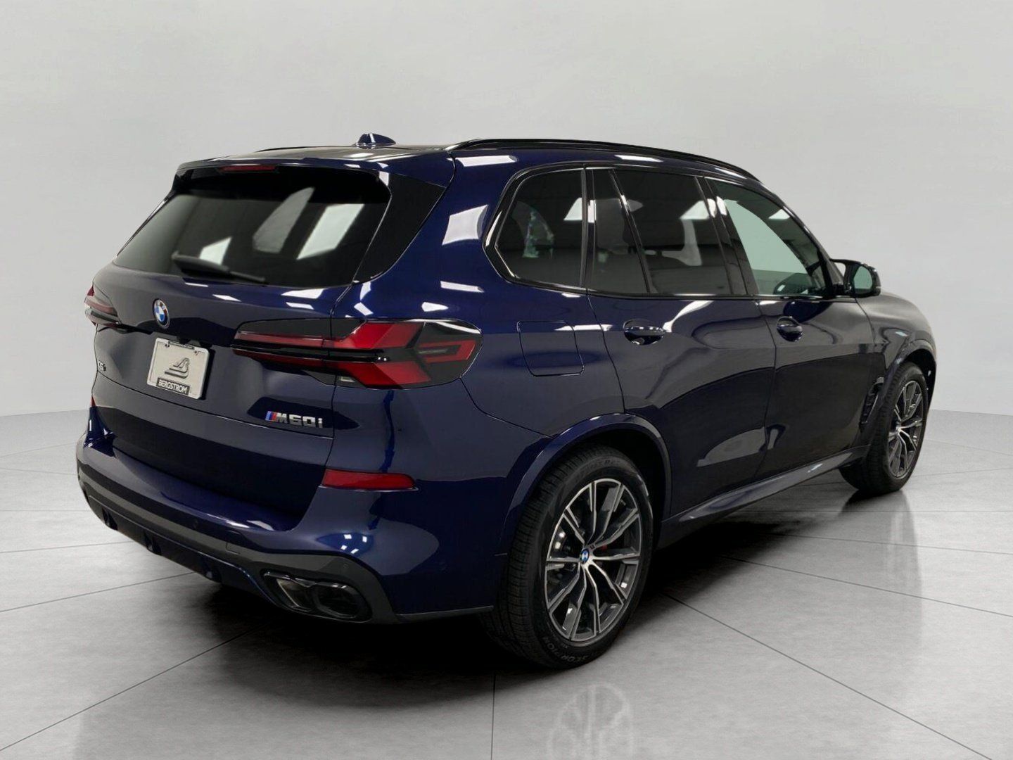 Used 2024 BMW X5 M60i AWD/4WD image 3