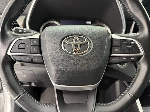 Used 2023 Toyota Highlander XLE image 9