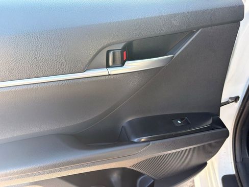 Used 2018 Toyota Camry LE image 17