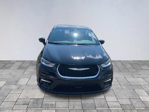 Used 2026 Chrysler Pacifica Limited FWD image 2