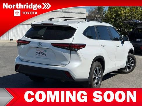 Used 2023 Toyota Highlander XLE FWD image 4