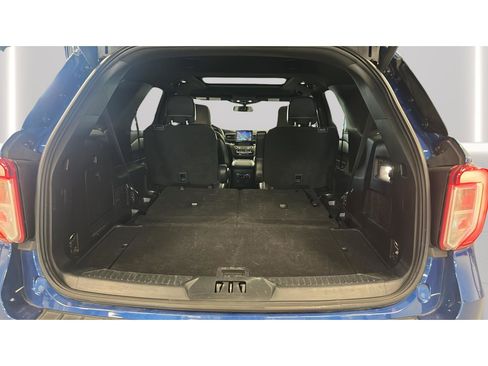 Used 2020 Ford Explorer XLT w/ Equipment Group 202A image 9