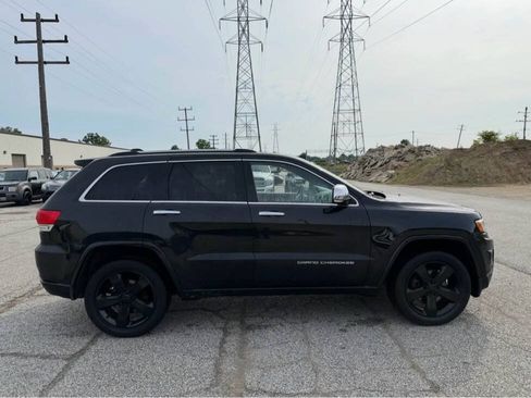 Used 2015 Jeep Grand Cherokee Overland w/ Advanced Technology Group AWD/4WD image 4