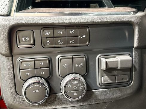 New 2025 Chevrolet Tahoe Premier AWD/4WD image 11