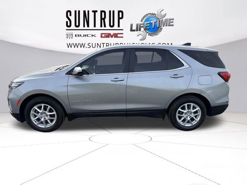 Used 2023 Chevrolet Equinox LT image 2