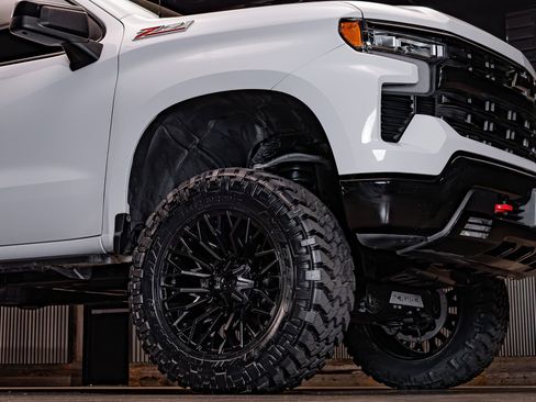 Used 2024 Chevrolet Silverado 1500 LT Trail Boss AWD/4WD image 16