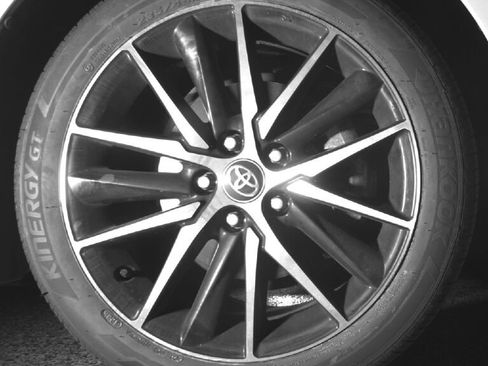 Used 2023 Toyota Camry SE image 11