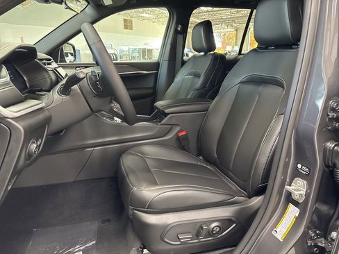 New 2025 Jeep Grand Cherokee Limited image 9