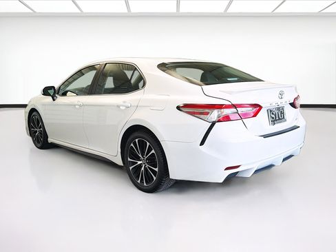 Used 2018 Toyota Camry SE image 6