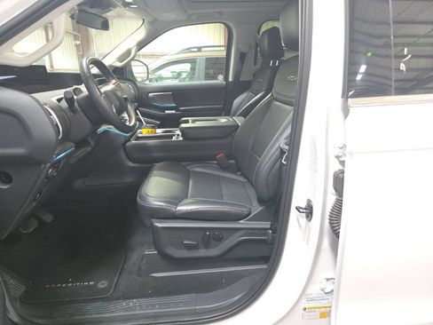 Used 2025 Ford Expedition Max Platinum AWD/4WD image 3