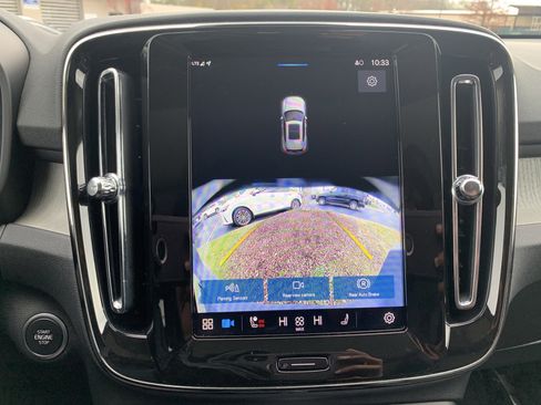 Used 2025 Volvo XC40 B5 Core image 25