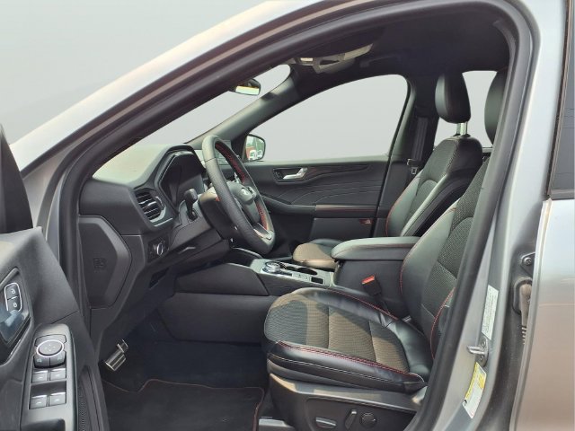 Used 2023 Ford Escape ST-Line w/ Tech Pack #1 AWD/4WD image 29