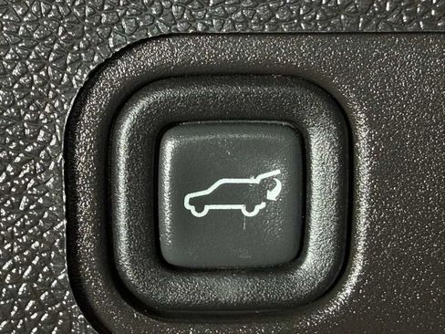 Used 2013 Cadillac Escalade AWD image 14
