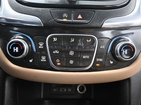 Used 2022 Chevrolet Equinox Premier FWD image 26