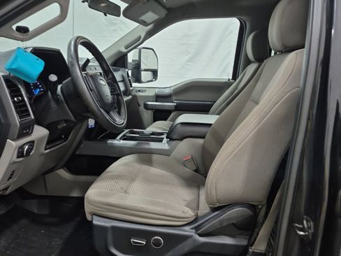 Used 2019 Ford F250 XLT w/ XLT Premium Package image 9