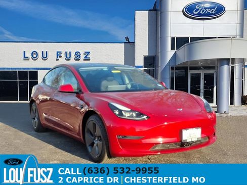 Used 2023 Tesla Model 3 Standard Range image 1