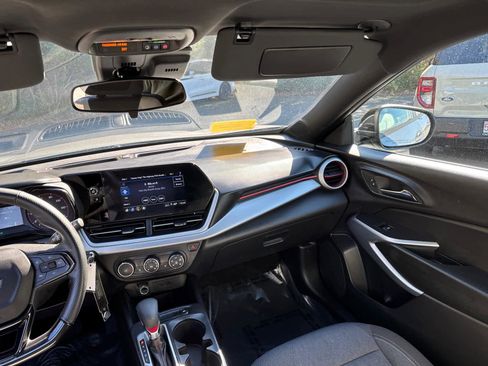 Used 2024 Chevrolet Trax RS w/ Driver Confidence Package image 36