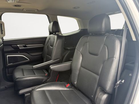 Used 2022 Kia Telluride S FWD image 13