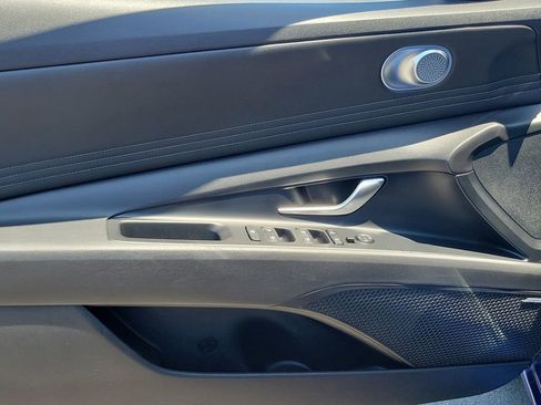 Used 2022 Hyundai Elantra SEL w/ Convenience + Premium Package FWD image 18