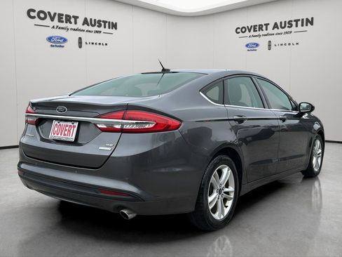 Used 2018 Ford Fusion SE w/ Fusion SE Technology Package image 5